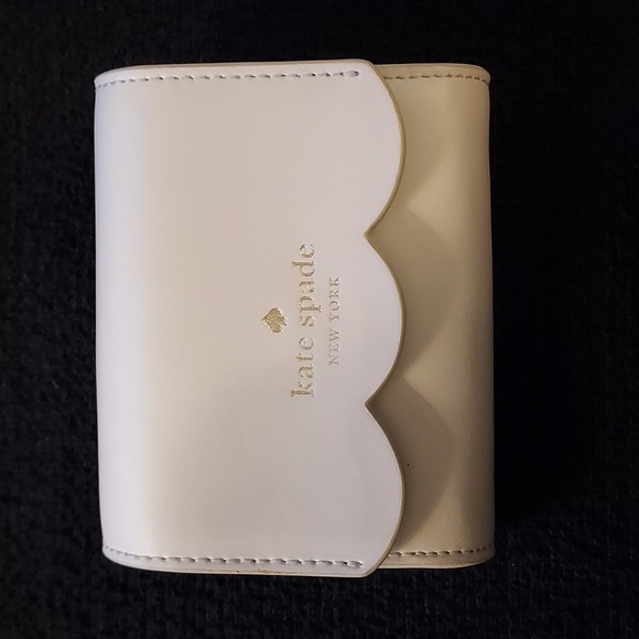 kate spade Handbags - Kate Spade White Wallet Gemma Small Leather Flap Scalloped Edge